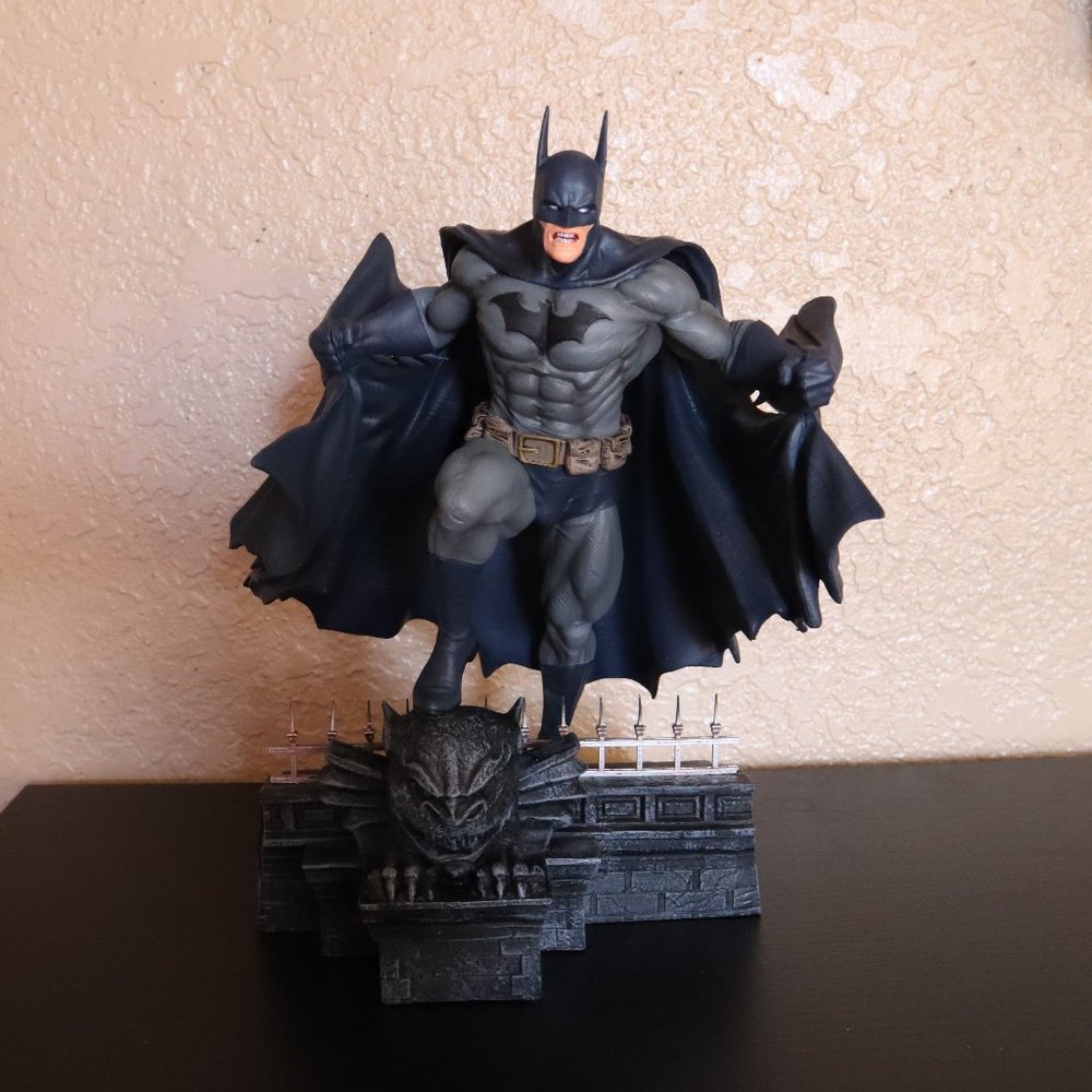 Dimond Select Toys DC Gallery: Batman Figure | OS